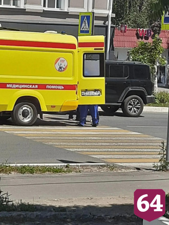 Мотоциклист сбил пенсионерку у техникума в Саратовской области