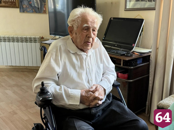 Максим Леонов навестил 103-летнего стрелка Великой Отечественной войны