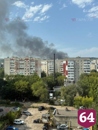 В Саратове 6 пожарных расчетов тушили двухэтажное здание