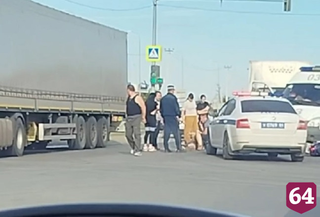 Мотоциклист травмировался в ДТП с грузовиком в Энгельсе