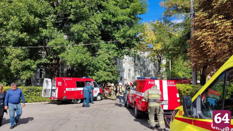 В Саратове пожарные тушили подвал больницы