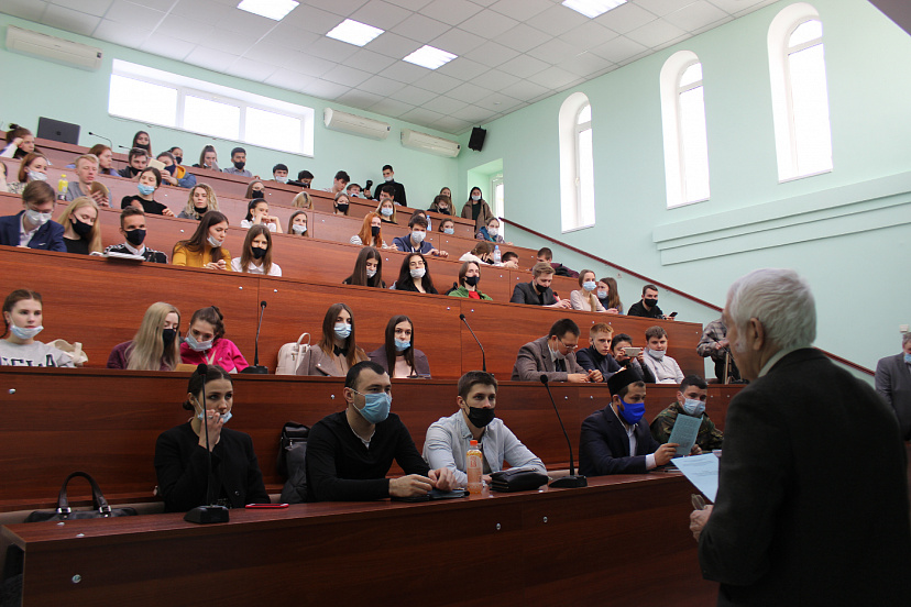 Саратовских студентов призвали не доверять слепо соцсетям