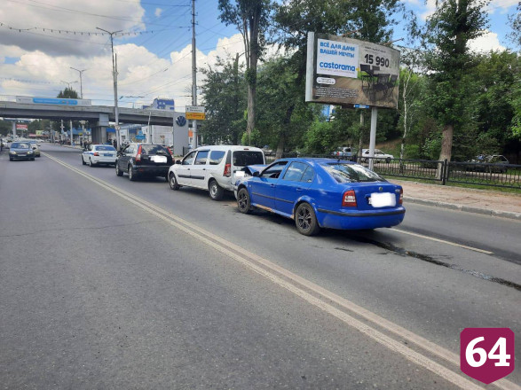 Женщина покалечилась в массовом ДТП в Саратове