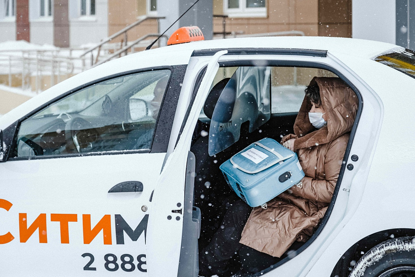 Саратовские врачи совершили 24 тысячи поездок на бесплатном такси 