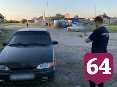 Молодые люди напали на полицейских у кафе и попали под статью