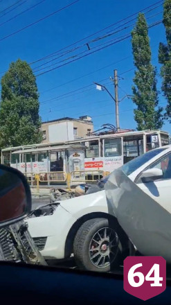 Четыре человека пострадали в массовом ДТП на проспекте 50 лет Октября