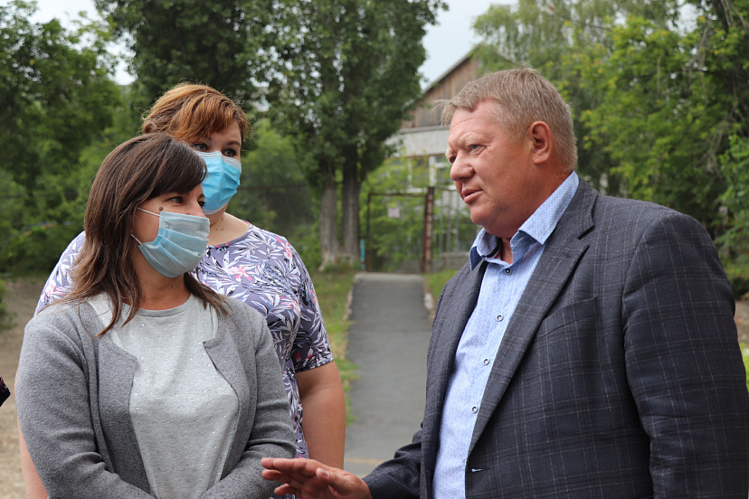 Депутат Госдумы пообещал жителям обеспечить контроль за ремонтом тротуаров