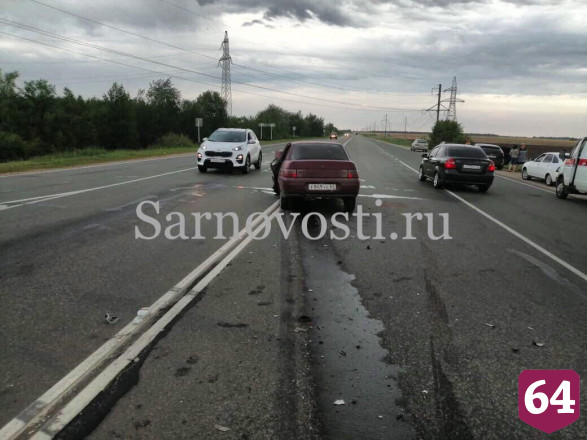 В массовой аварии под Саратовом пострадали 3 человека