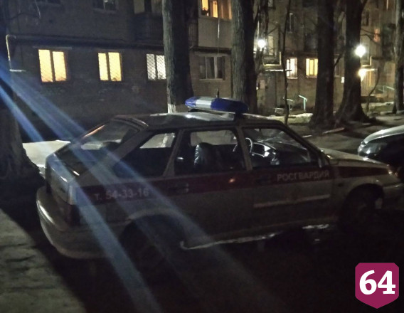 Жительница Саратова проткнула приятелю легкое ножом