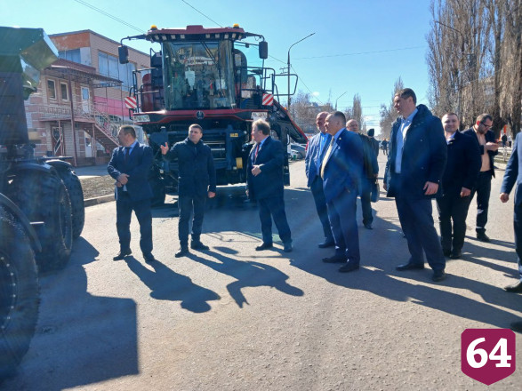 Экспонат уехал с сельхозвыставки служить саратовским аграриям