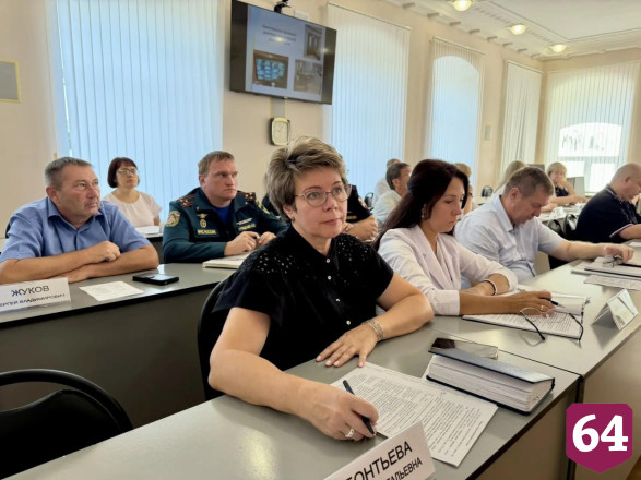 Места проведения праздников в Энгельсе обследуют кинологи с собаками