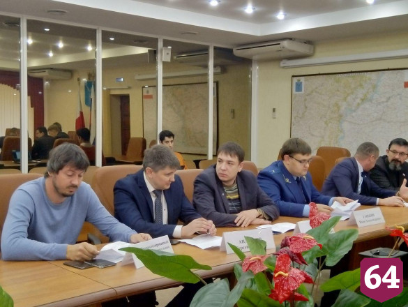 Саратовские чиновники предложили жаловаться на неаккуратных дворников  