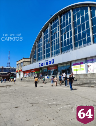 С пустующей площади Сенного рынка сняли асфальт и плитку 