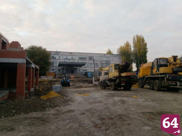 Строителей детского сада в Саратове раскритиковали за пассивную работу 