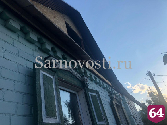 Житель Саратова упал с чердака и проткнул бедро трубой