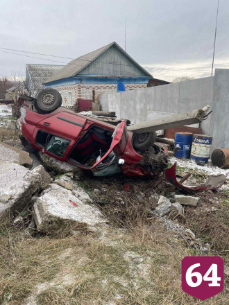Водитель опрокинул «Рено» на крышу и травмировал пассажира