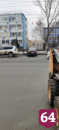 Иномарка улетела в забор после аварии у СЭПО