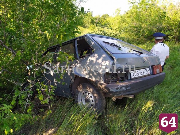 Водитель «Мерседеса» отправил «Ладу» в дерево и скрылся с места ДТП