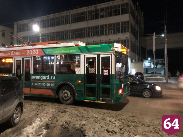 ДТП у горпарка парализовало движение в Заводской район