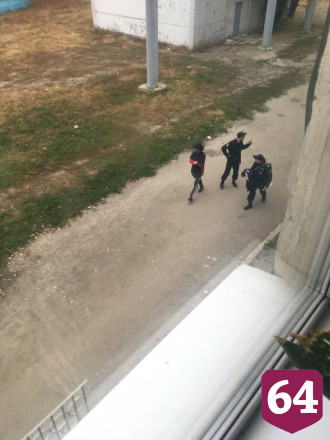В саратовскую школу пробрался неадекватный парень с ножом