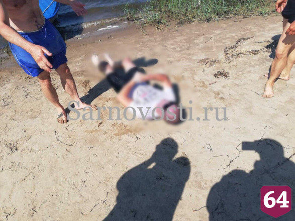 Водолазы вытащили из Волги тело мужчины в солнечных очках