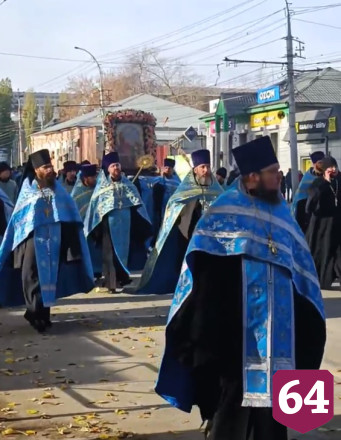 В Саратове тысячи человек вышли на крестный ход