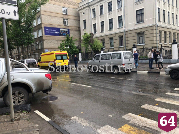 В столкновении легковушек возле СГУ ранена девушка
