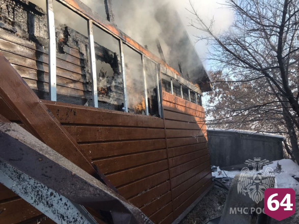 Саратовские пожарные тушили магазин