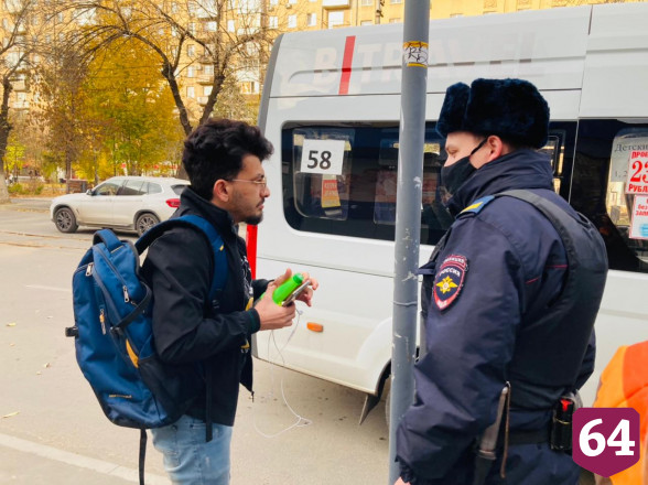 Саратовских таксистов обязали носить маски