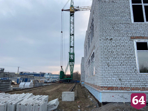 Радаев похвалил подрядчика за организацию работ при строительстве детсада в Энгельсе 