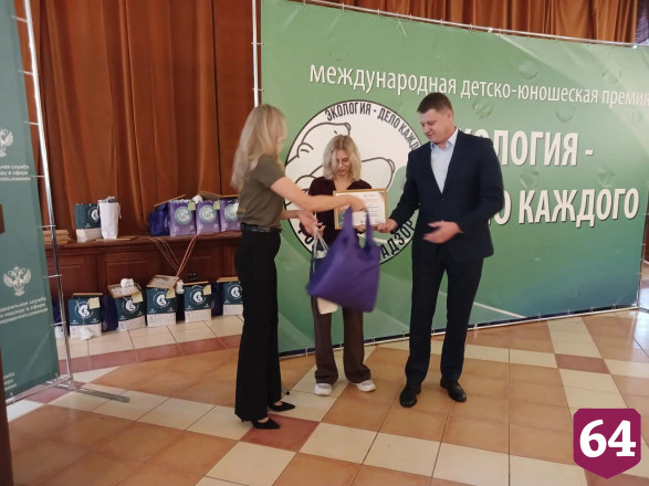 В Саратове победителям международной экопремии вручили принтеры и телевизоры