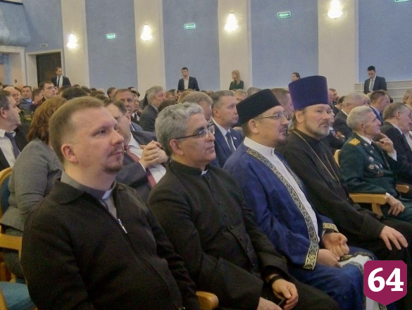 В День Конституции саратовский губернатор рассказал о важности общения с населением 