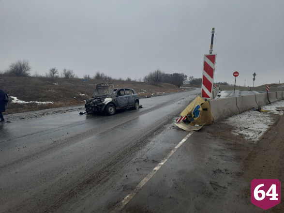 Водитель «Опеля» протаранил дорожный блок и попал в больницу