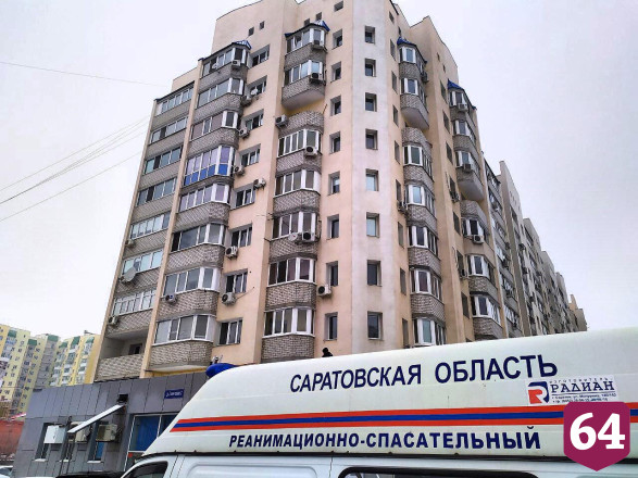 Оставленный бабушкой в одиночестве ребенок написал записку прохожим 