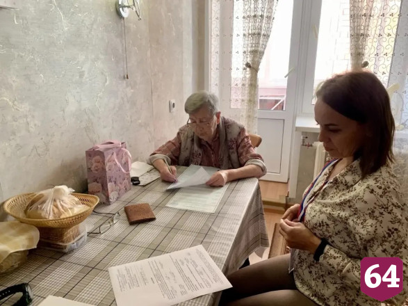 В Саратовской области на выборах проголосовала 100-летняя труженица тыла 
