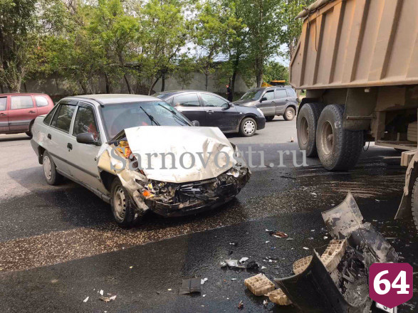Водитель иномарки разбил голову в ДТП с фурой