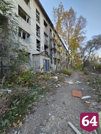 Саратовцы пожаловались на орудующих в расселенном общежитии мародеров