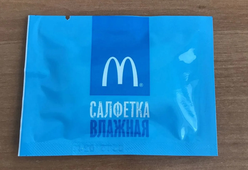 Саратовец меняет салфетку на автомобиль