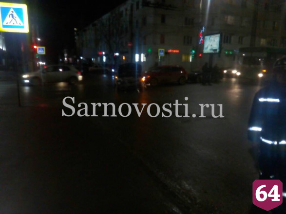 «Тойота» протаранила спешивший на пожар в «Тау Галерее» спецавтомобиль