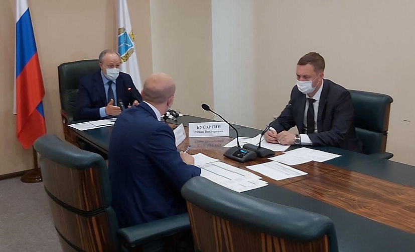Саратовский губернатор раскритиковал дорожников за укладку асфальта в дождь 