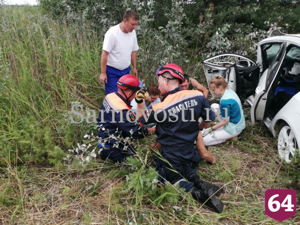 Водитель иномарки слетел с трассы и сломал ногу в двух местах