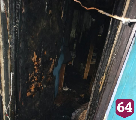 В Энгельсе на пожаре в 5-этажке погибла женщина 