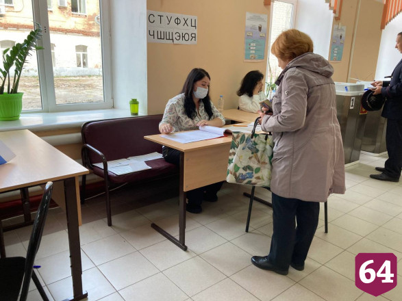 Саратовцы пришли на выборы до начала своего рабочего дня