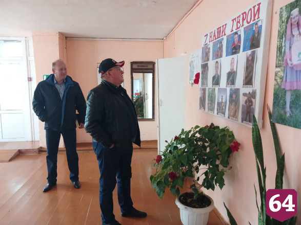 В саратовском селе имена бойцов СВО увековечили на мемориале 