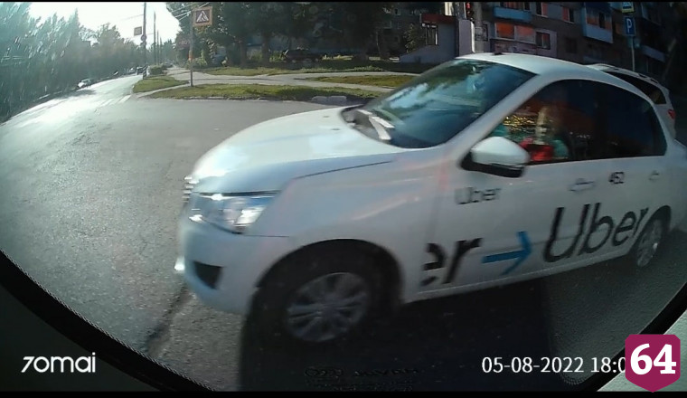 Саратовский таксист катался по городу с ребенком за рулем