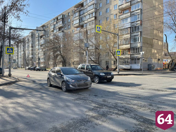 В центре Саратова иномарка сбила молодую женщину