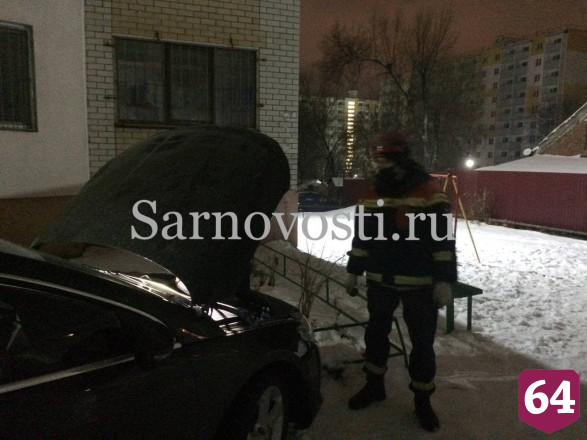 В Саратове неадекватный водитель иномарки сбил клумбы