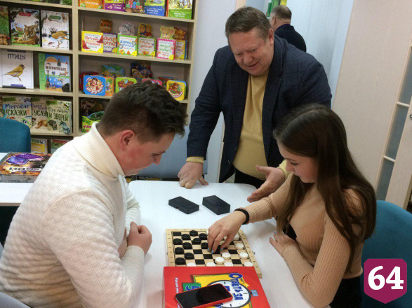 Панков встретился с читателями библиотеки в Краснопартизанском районе 