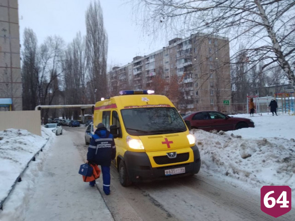 В Саратове пожарные потушили полыхающую многоэтажку
