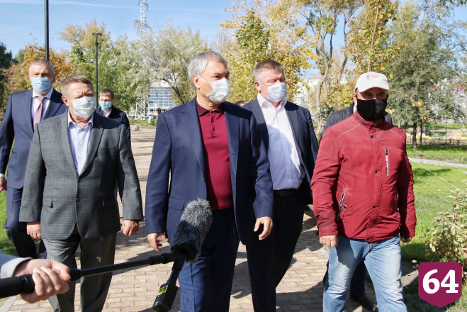 Володин отправил главу Саратова укладывать асфальт 